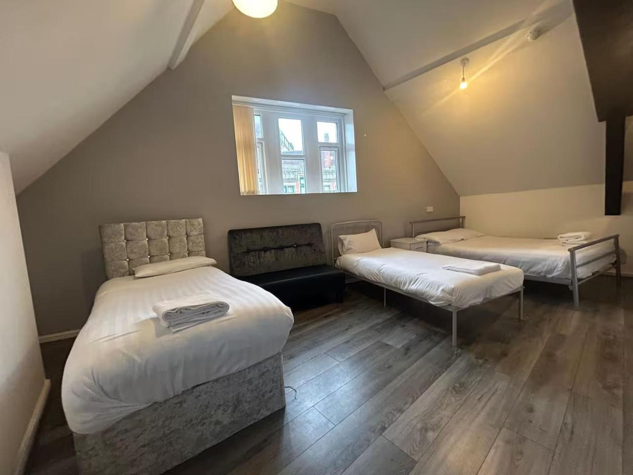 Large Room In Liverpool One! Екстер'єр фото